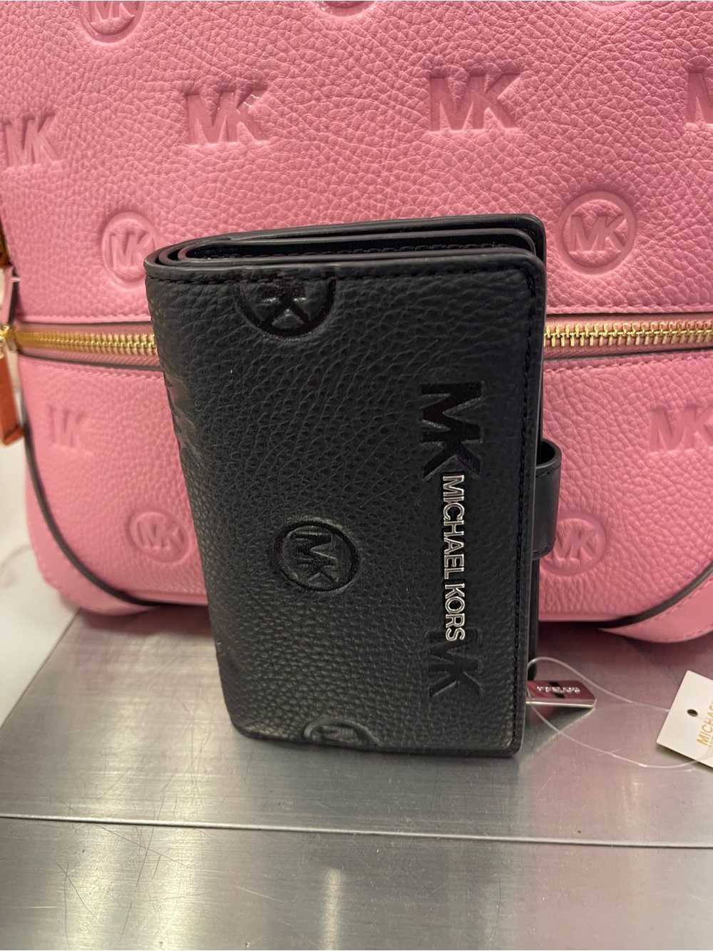 Michael Kors Jet Set Travel Medium  MK Logo Debossed Bifold Wallet
Black 
NWT - Picture 11 of 16